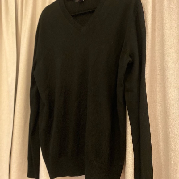 Banana Republic Men's V-Neck Sweater in Black - Picture 3 of 4